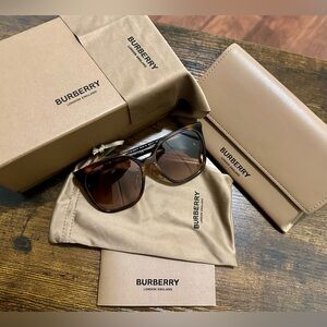 Burberry turquoise brown Sunglasses with case and box - AUTHENTIC